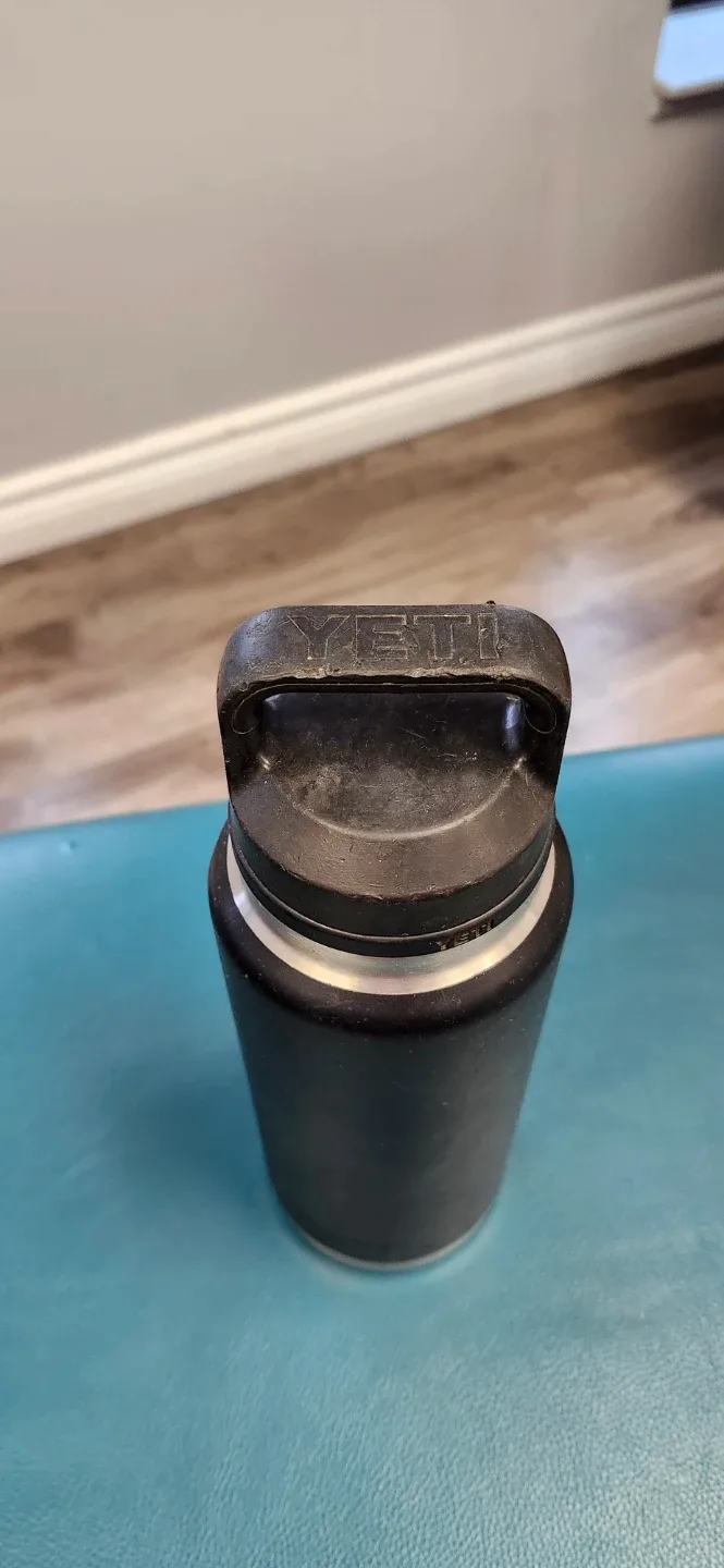 Yeti Rambler Chug Water Bottle 36oz Heavy Duti image indicator(3)