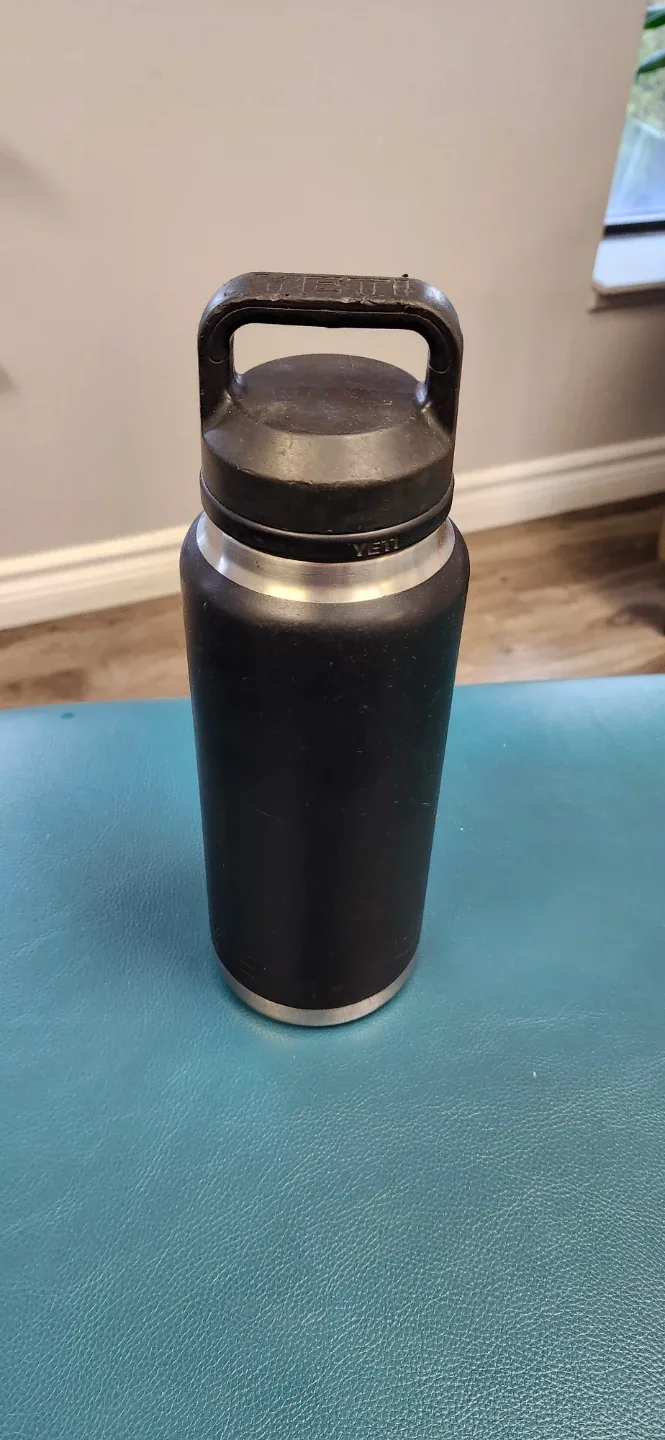 Yeti Rambler Chug Water Bottle 36oz Heavy Duti image indicator(4)