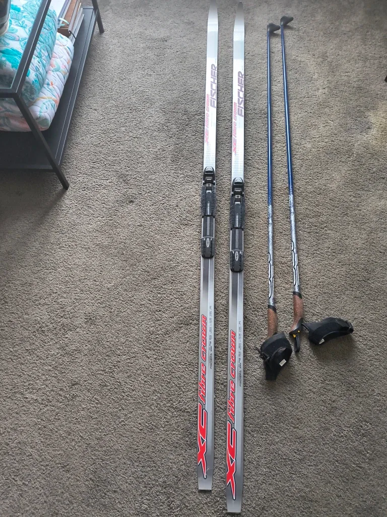Fischer Fibre Crown XC Skis 203/N435 with Poles