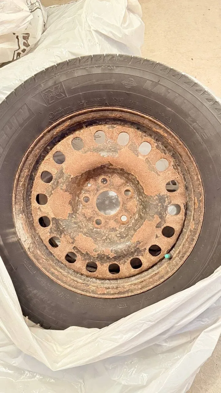 Michelin X-Ice Green 235/65R17 Winter Tire image indicator(2)