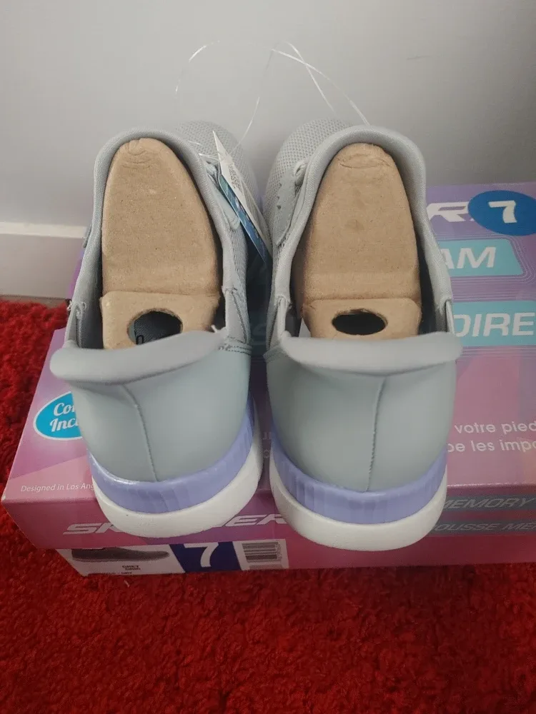 New Skechers D'Lites Sure Adventure Size 7 Grey image indicator(3)