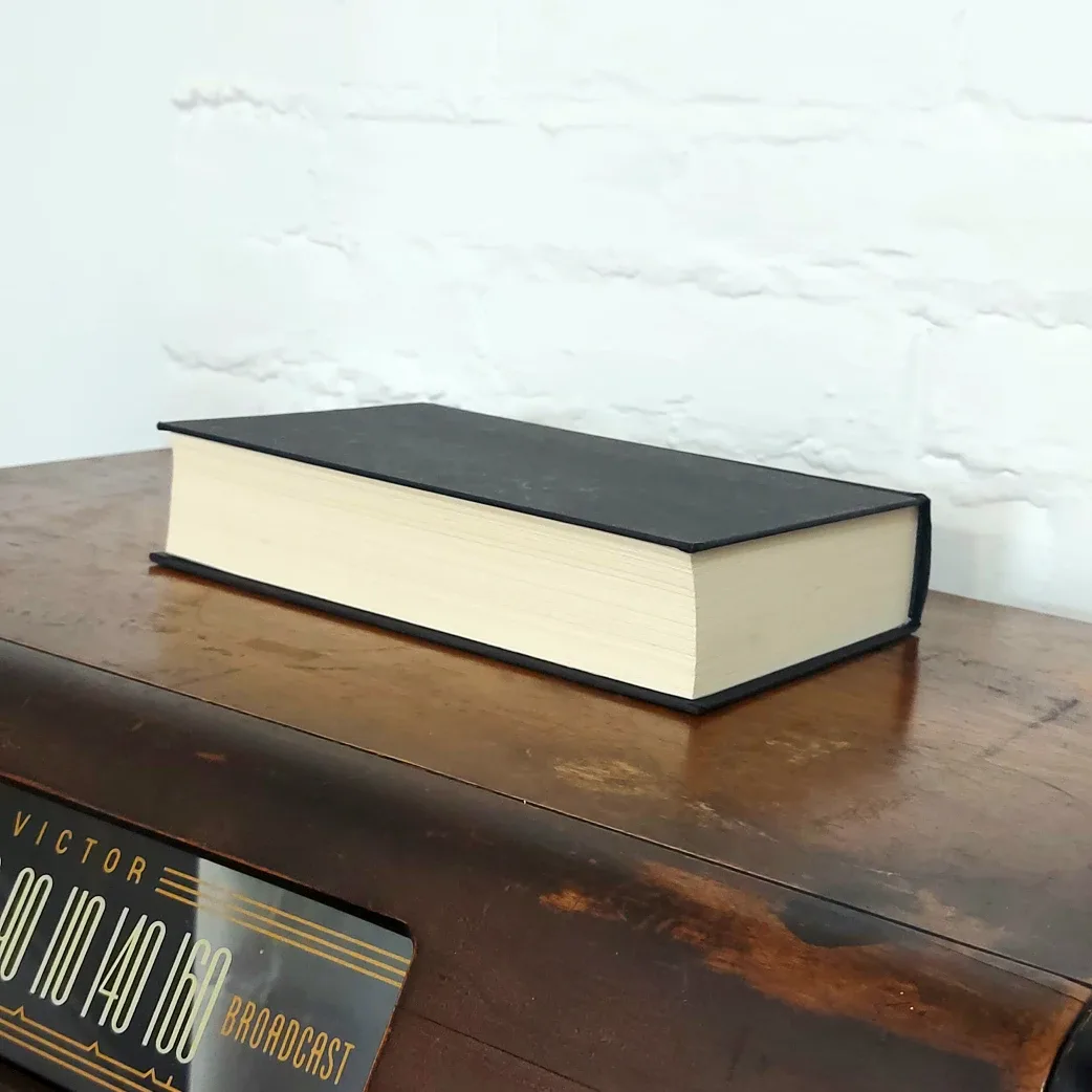 Iron Flame hardcover book by Rebecca Yarros image indicator(4)