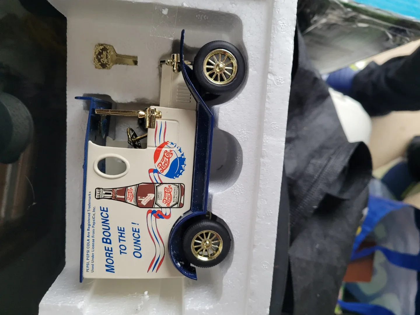 Pepsi Cola 1913 Delivery Bank Truck image indicator(3)