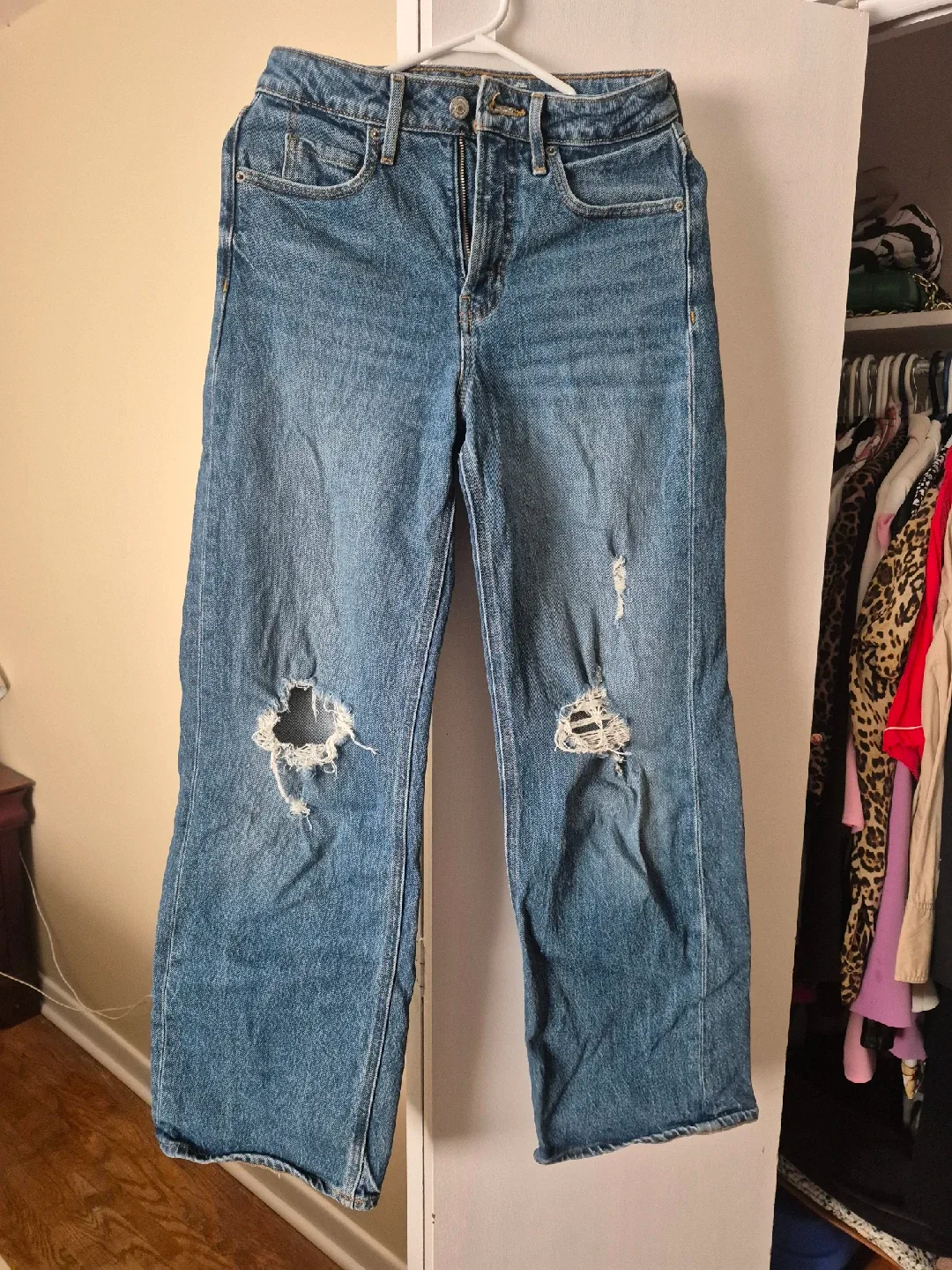 Old Navy Ripped Jeans - Size 26 thumbnail