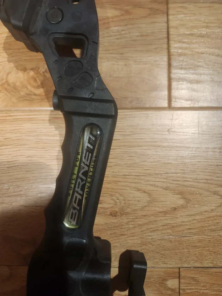 Barnett Lil Banshee & Tomcat Compound Bows image indicator(3)