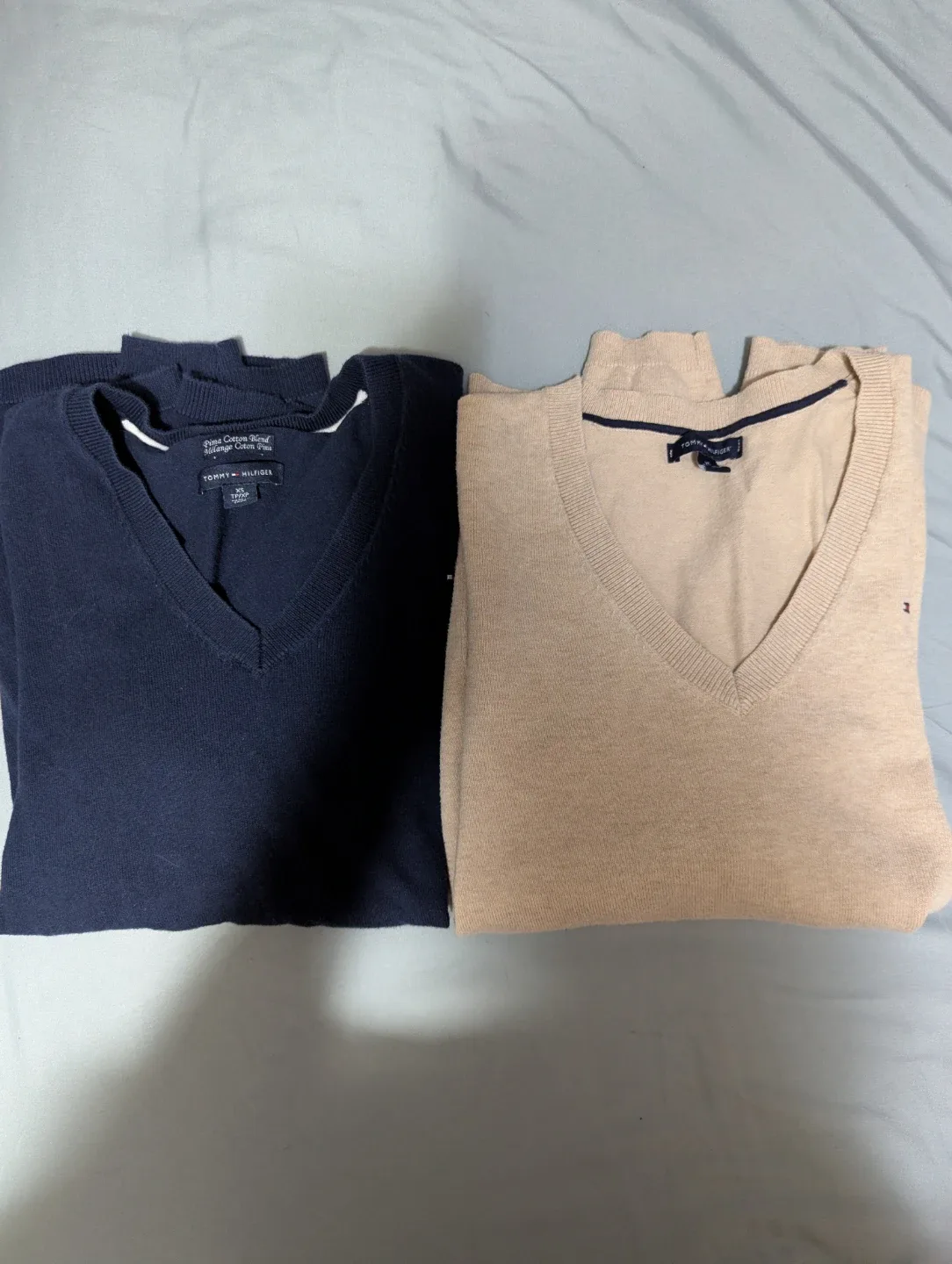 Tommy Hilfiger V-Neck Sweaters - XS
