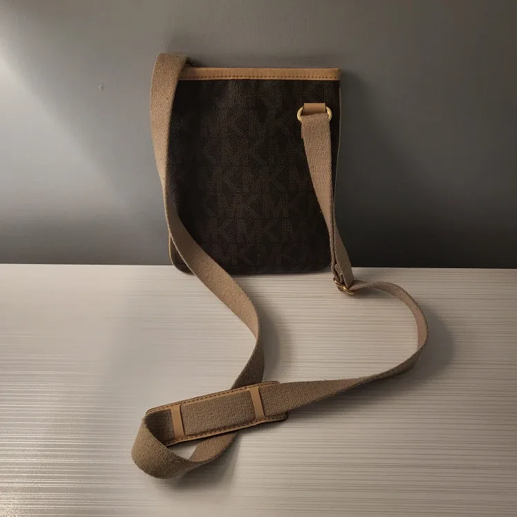 Pristine! Michael Kors Crossbody & Wallet - Quick Pickup!🚀 image indicator(3)