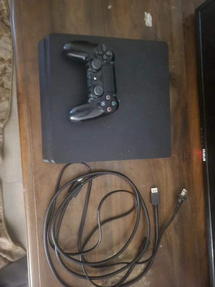 PlayStation 4 (PS4) Console with Controller