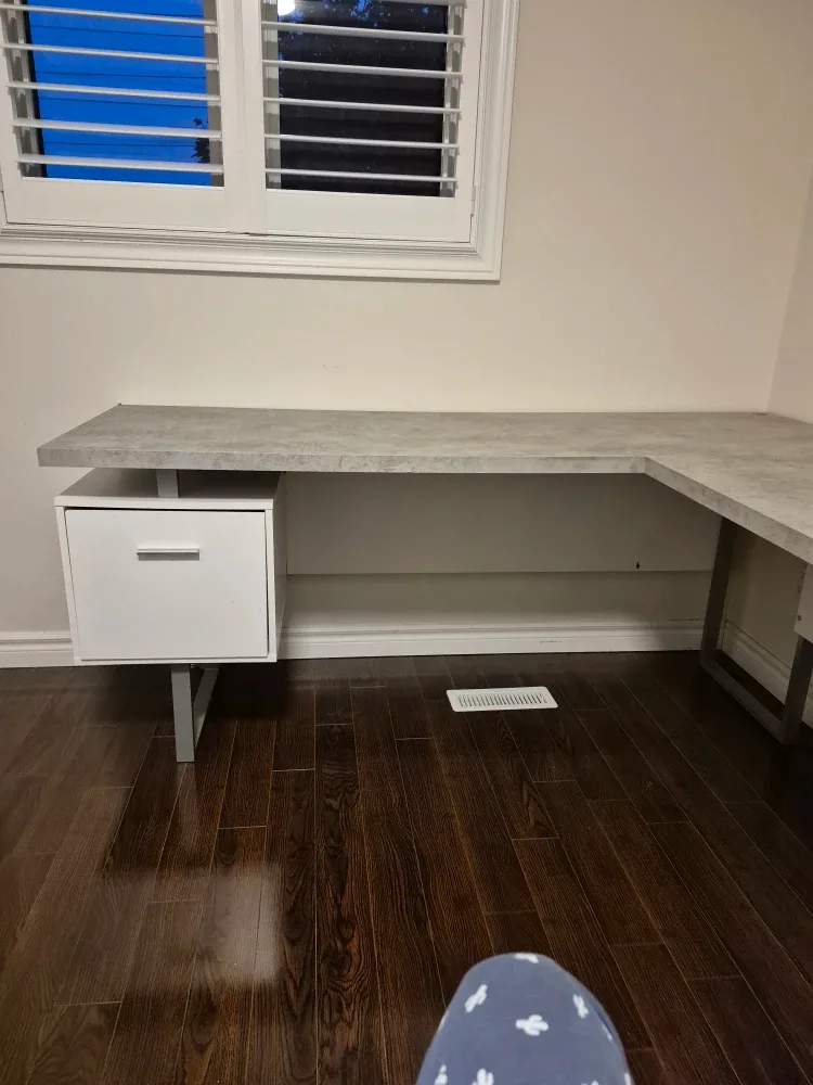 L-Shaped Desk with White Drawers image indicator(3)