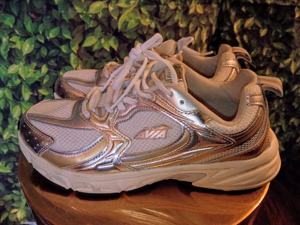 Avia White & Silver Sneakers sz 9.5