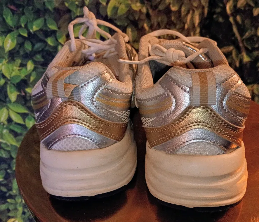 Avia White & Silver Sneakers sz 9.5 image indicator(4)