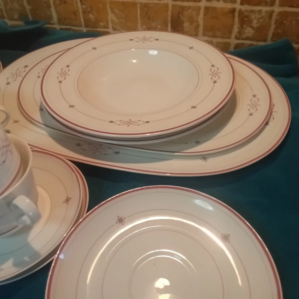 Collection of Villeroy and Boch Dishes image indicator(2)