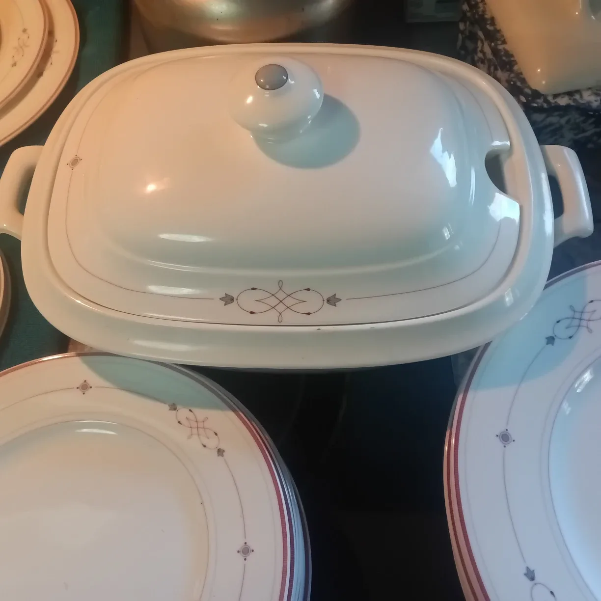 Collection of Villeroy and Boch Dishes image indicator(3)