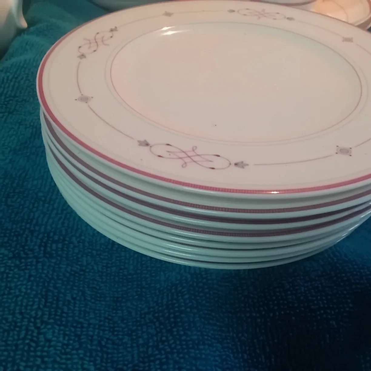 Collection of Villeroy and Boch Dishes image indicator(4)