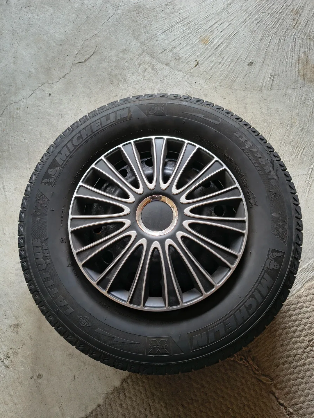 Michelin Latitude X-Ice 235/70R16 Winter Tire image indicator(3)