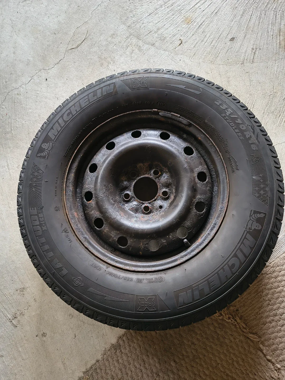 Michelin Latitude X-Ice 235/70R16 Winter Tire image indicator(4)