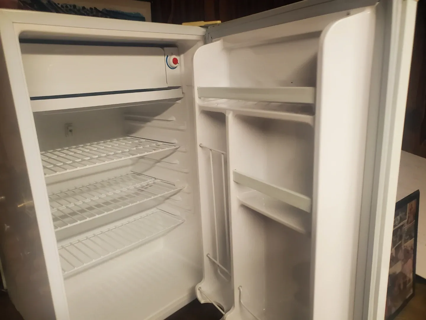 Kenmore Compact Refrigerator - White image indicator(4)