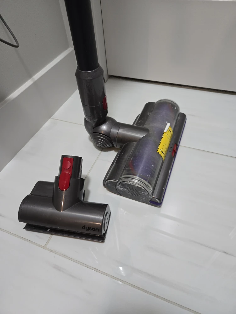 Dyson Cyclone V10 Animal Cordless Vacuum - photo 2