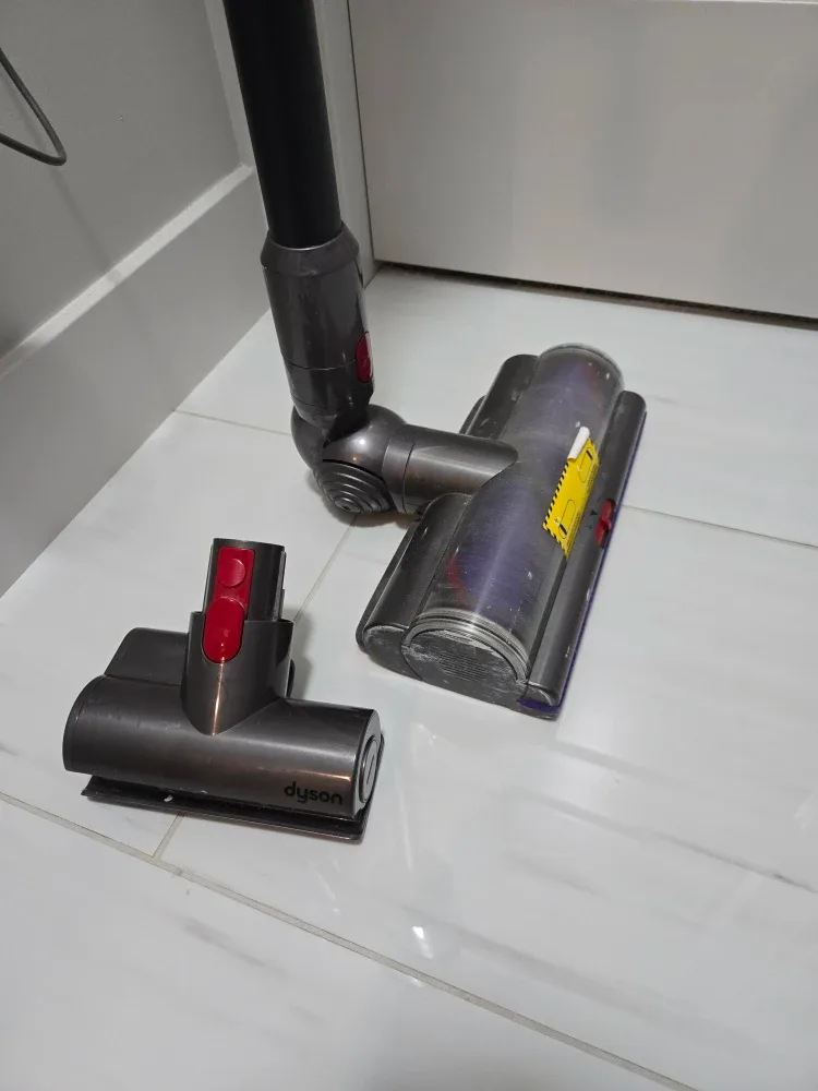 Dyson Cyclone V10 Animal Cordless Vacuum image indicator(2)