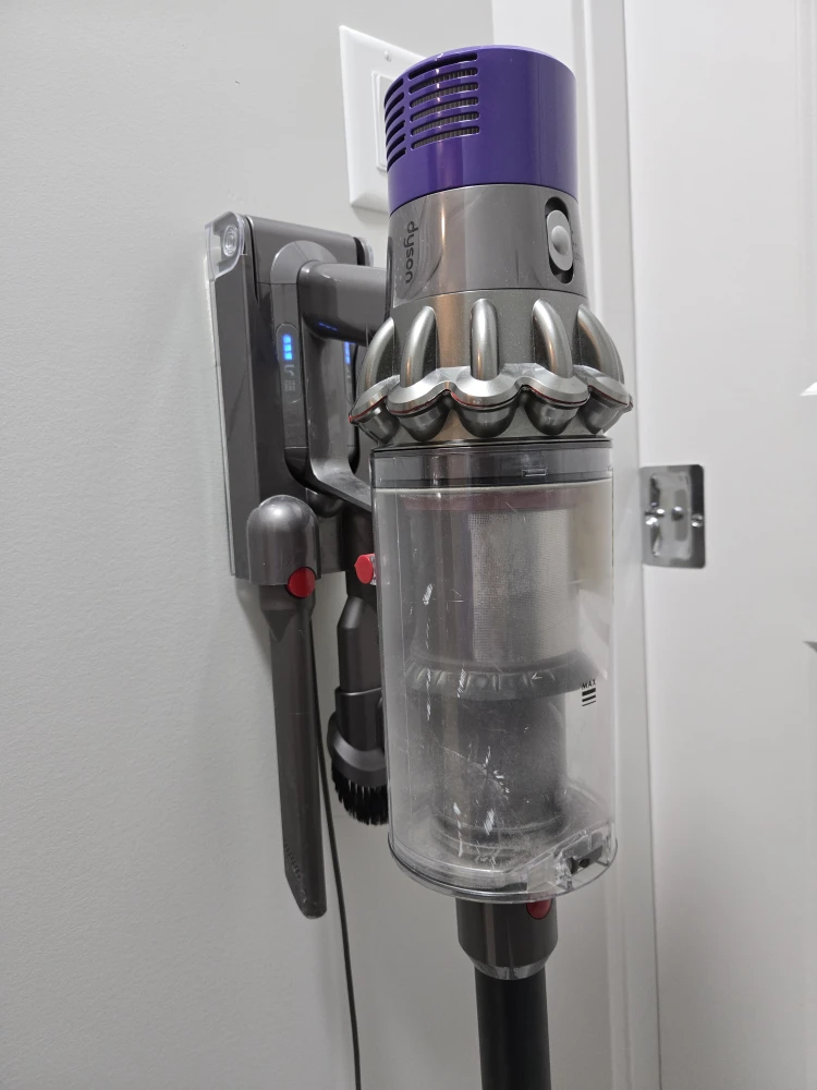 Dyson Cyclone V10 Animal Cordless Vacuum - photo 4