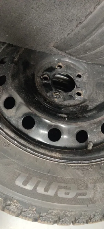 Laufenn i Fit Winter Ice Tires - 235/60R18 image indicator(2)