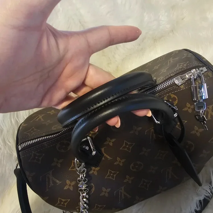 Louis Vuitton Speedy Bandouliere 25 image indicator(7)