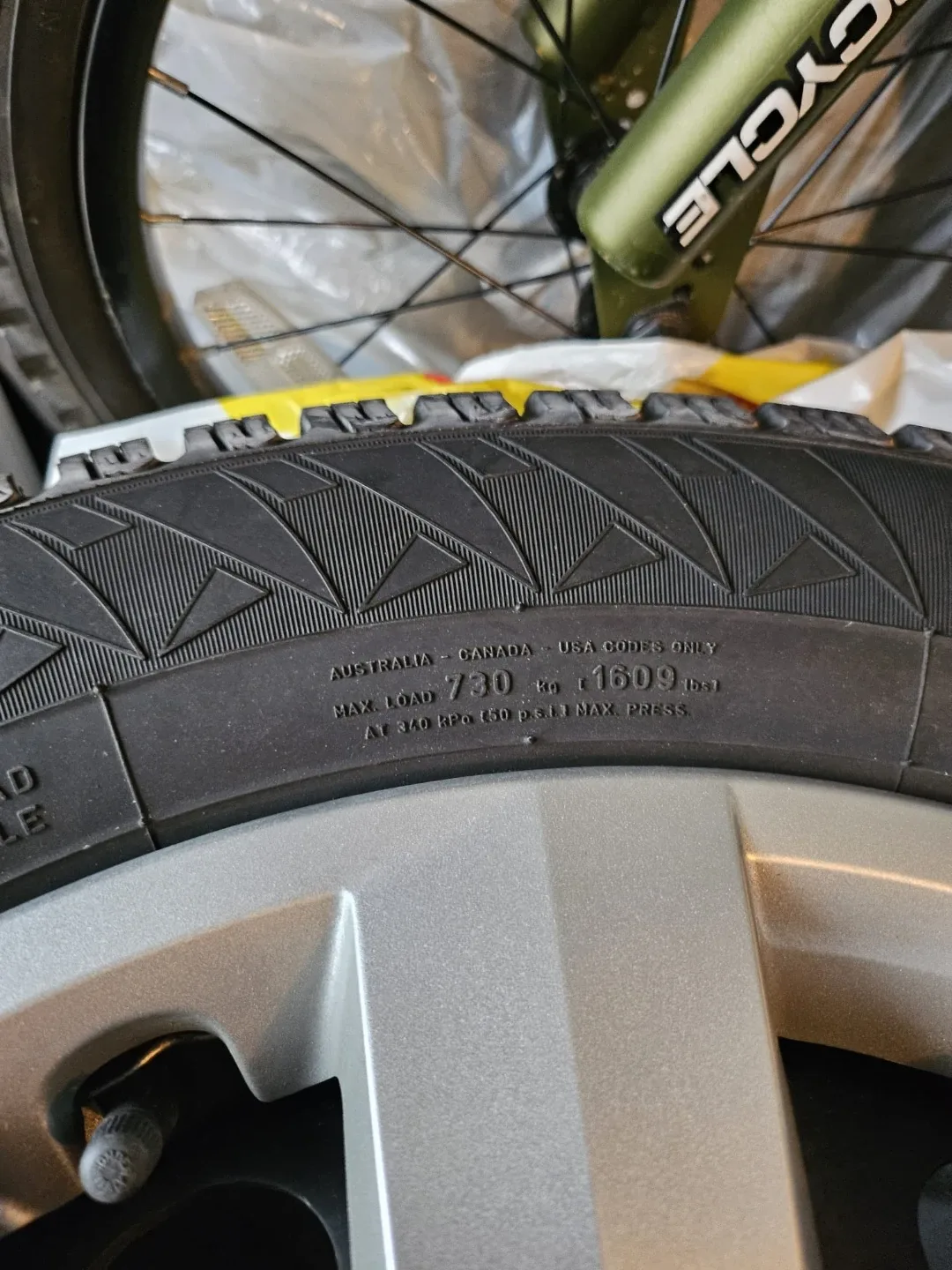 Like new Volkswagen Winter Tire 215/55 R16 image indicator(4)