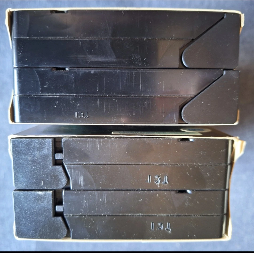 Jurassic Park & The Lost World VHS Collector's Edition - photo 3