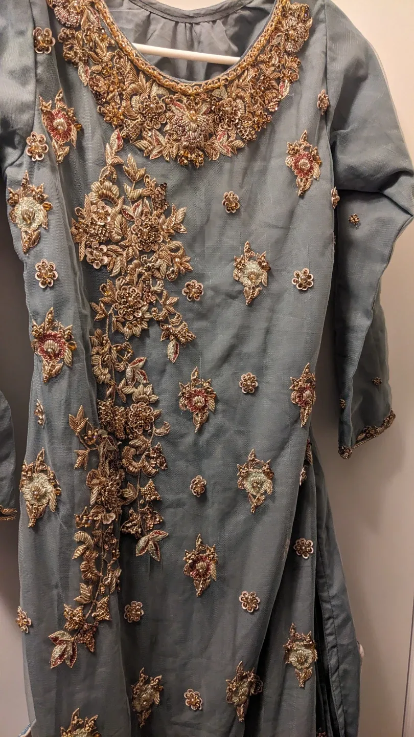 Embroidered Grey dress 🥕