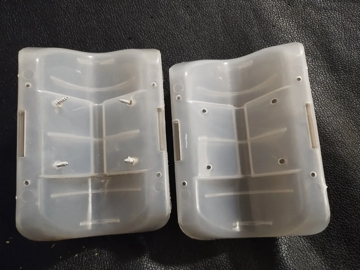 Cat Self Groomer Brushes rotating and mounted corner image indicator(4)