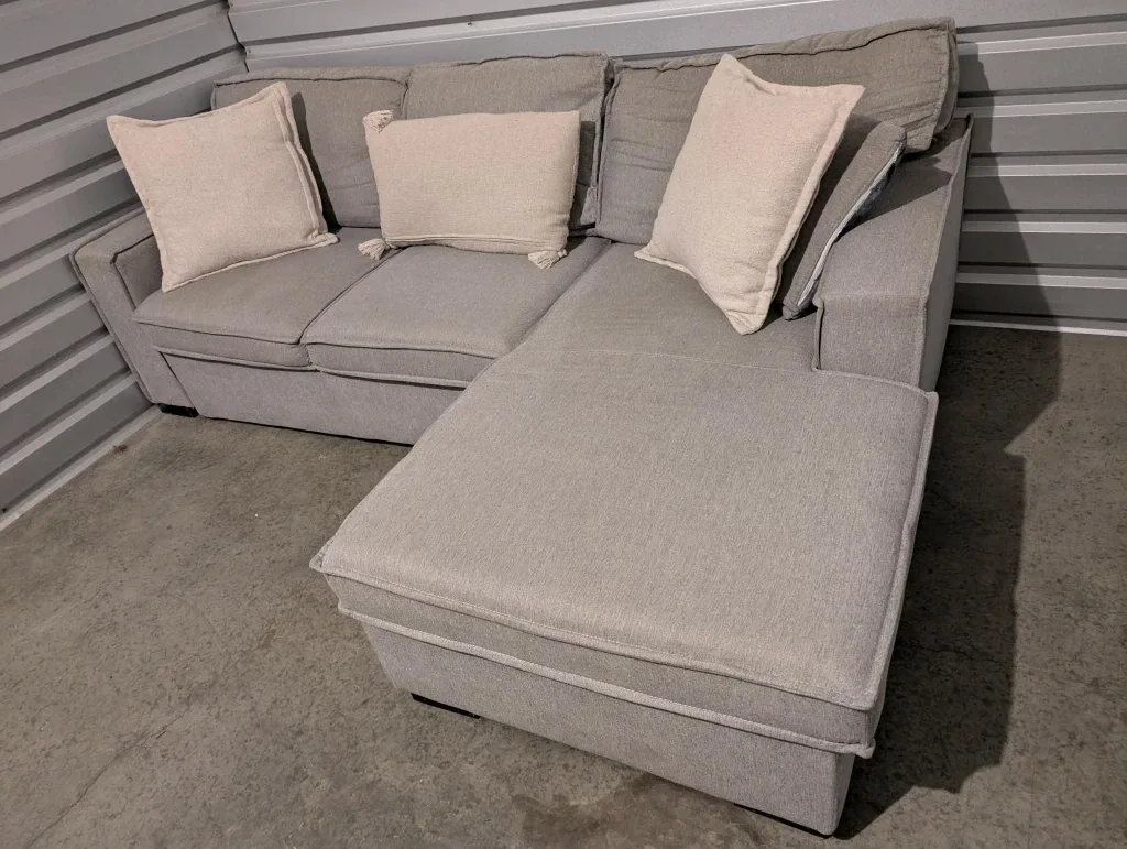 Sofabed sectional. Delivery available image indicator(4)
