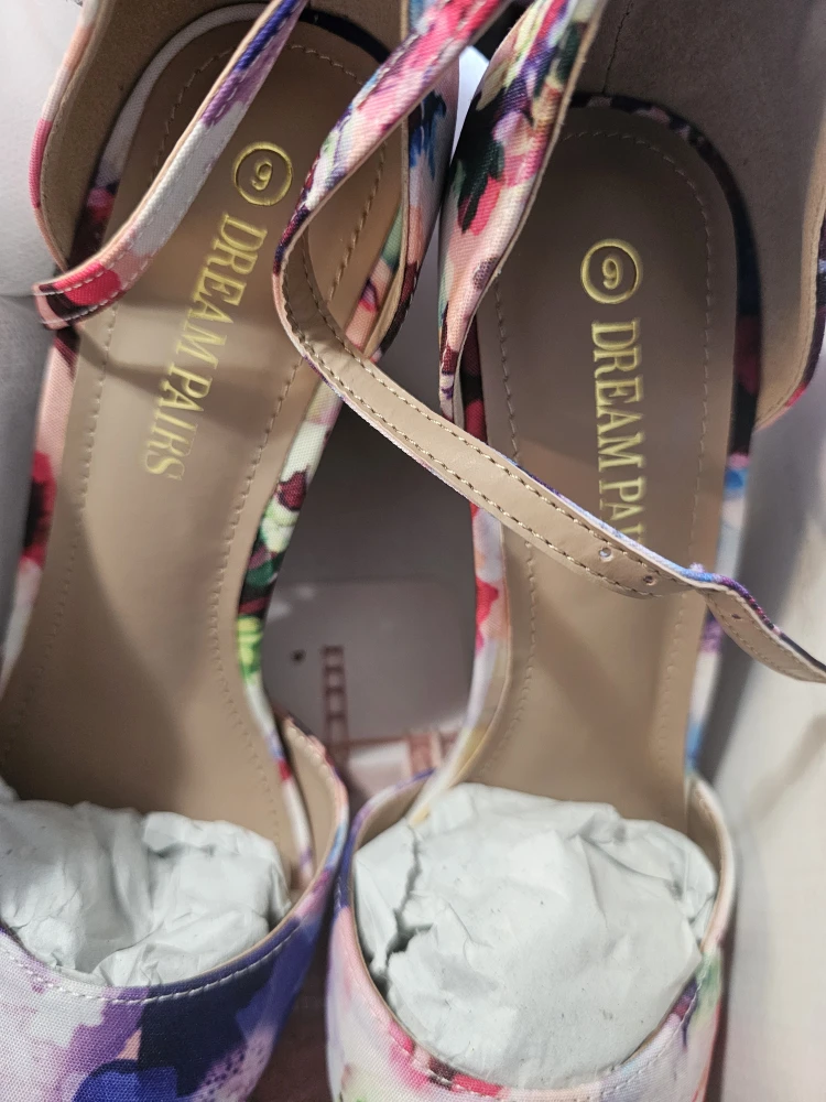 Dream Pairs Floral Heels - Size 9