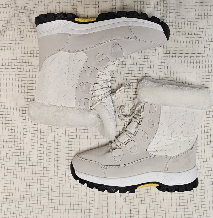 Cougar White Winter Boots, Size 8