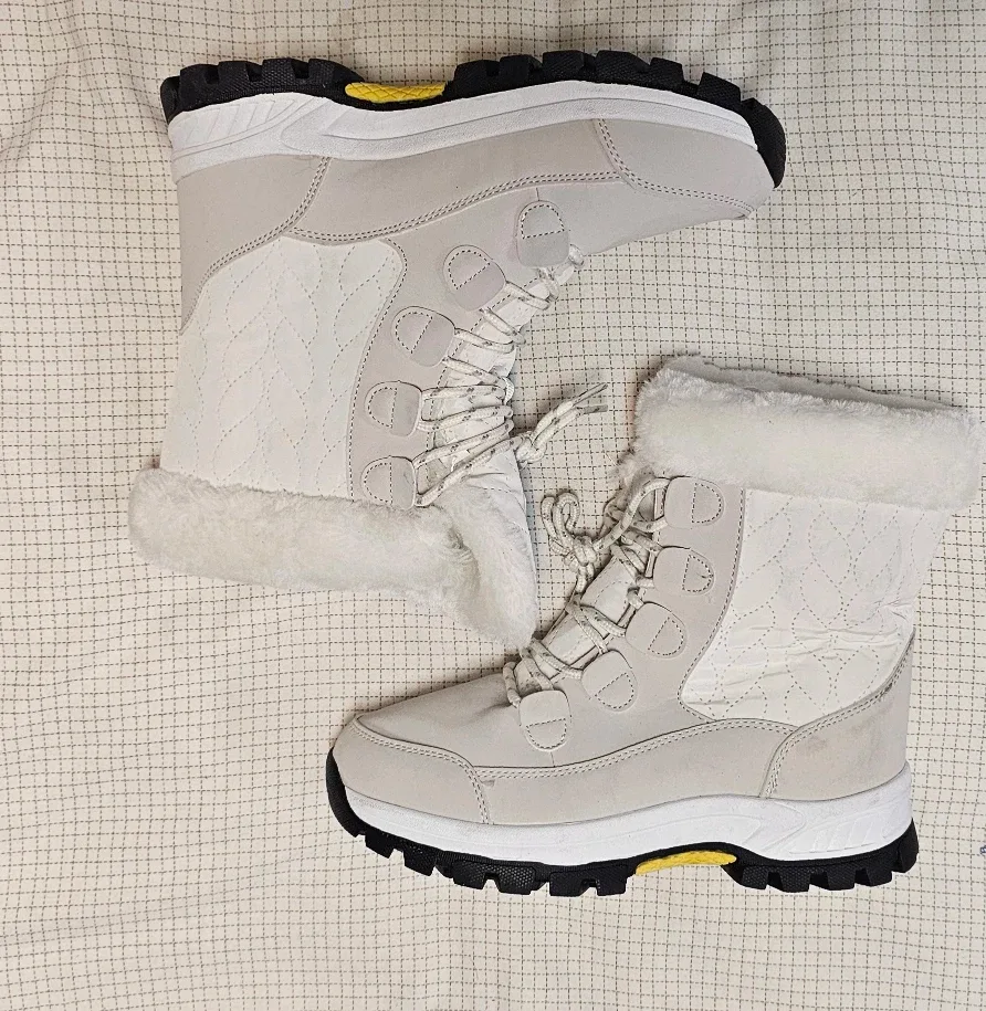 Cougar White Winter Boots, Size 8