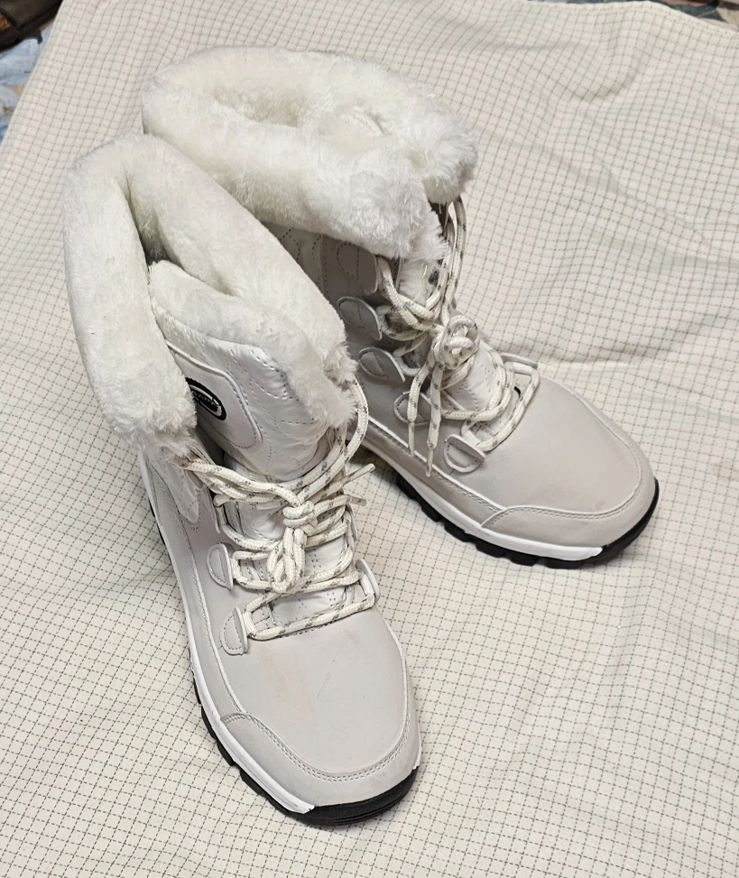 Cougar White Winter Boots, Size 8 - photo 2
