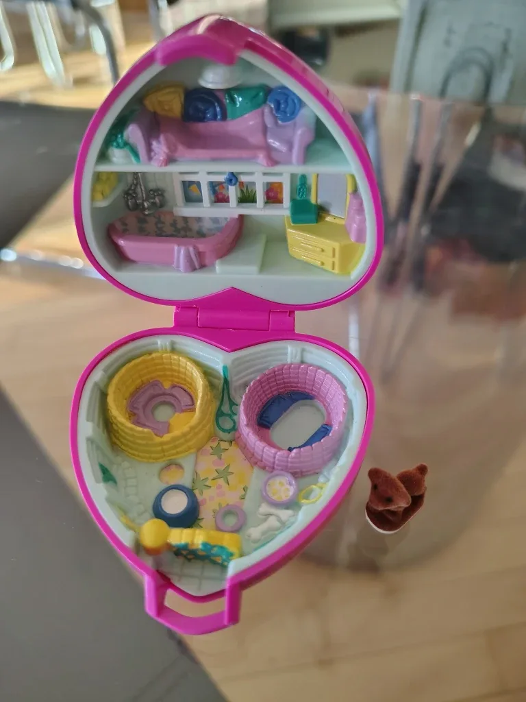 Collectible Vintage 1993 Polly Pocket Precious Puppies Compact image indicator(3)