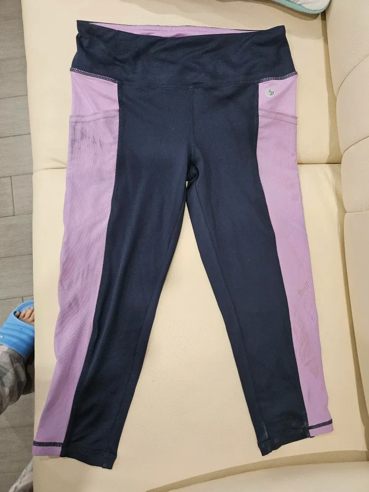 Jill Yoga Capri Leggings with pockets image indicator(2)