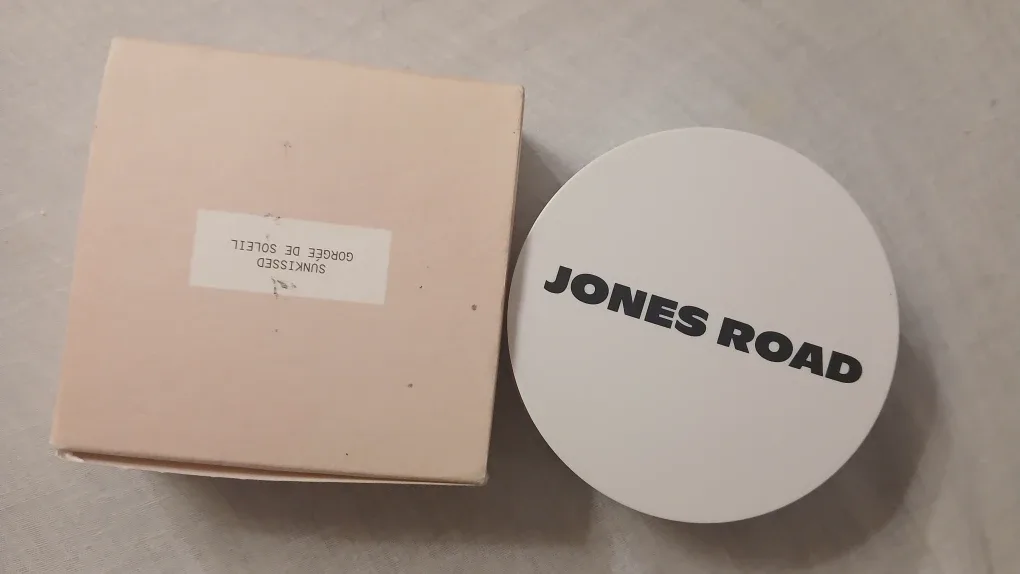 Jones Road Sunkissed Gorge De Soleil