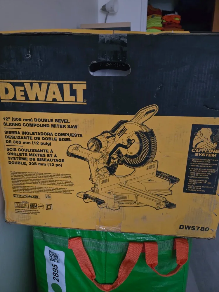 DeWalt 12" Double Bevel Sliding Compound Miter Saw image indicator(2)
