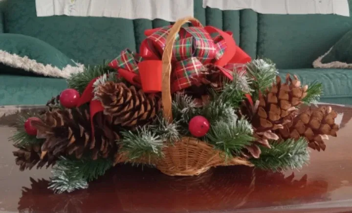 Christmas Pinecone Basket Decoration