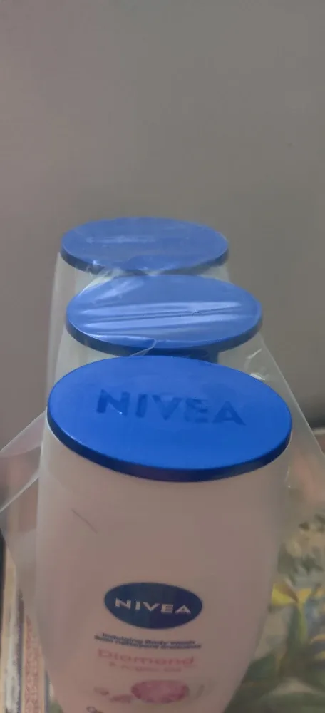 Nivea Indulging Body Wash - Diamond & Argan Oil 500mlx3 image indicator(3)