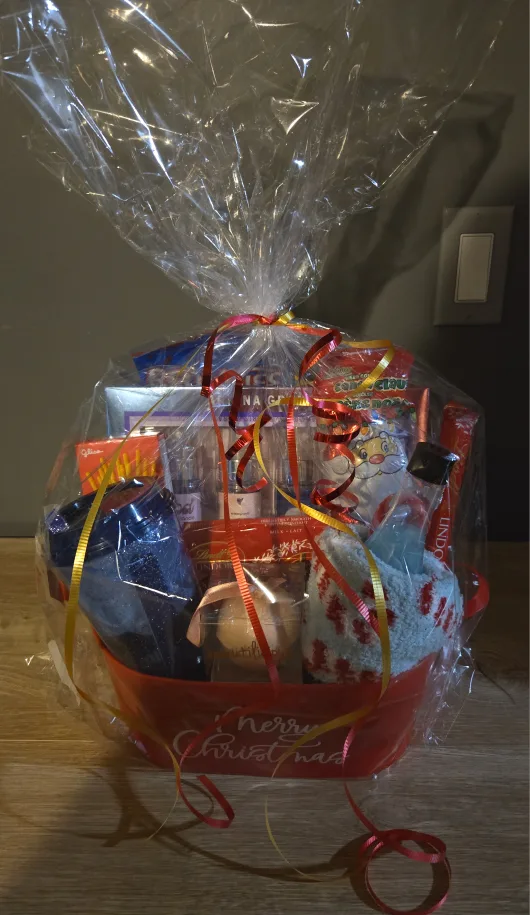 Ariane Grande xmas Basket image indicator(3)