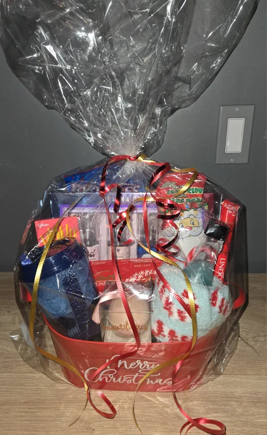 Ariane Grande xmas Basket image indicator(4)