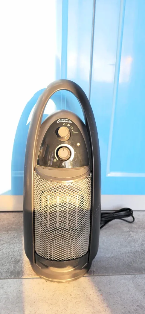 Sunbeam 18” Ceramic Small Tower Heater image indicator(2)