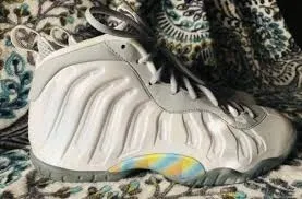 Nike Air FOAMPOSITE Size 5.5y image indicator(4)