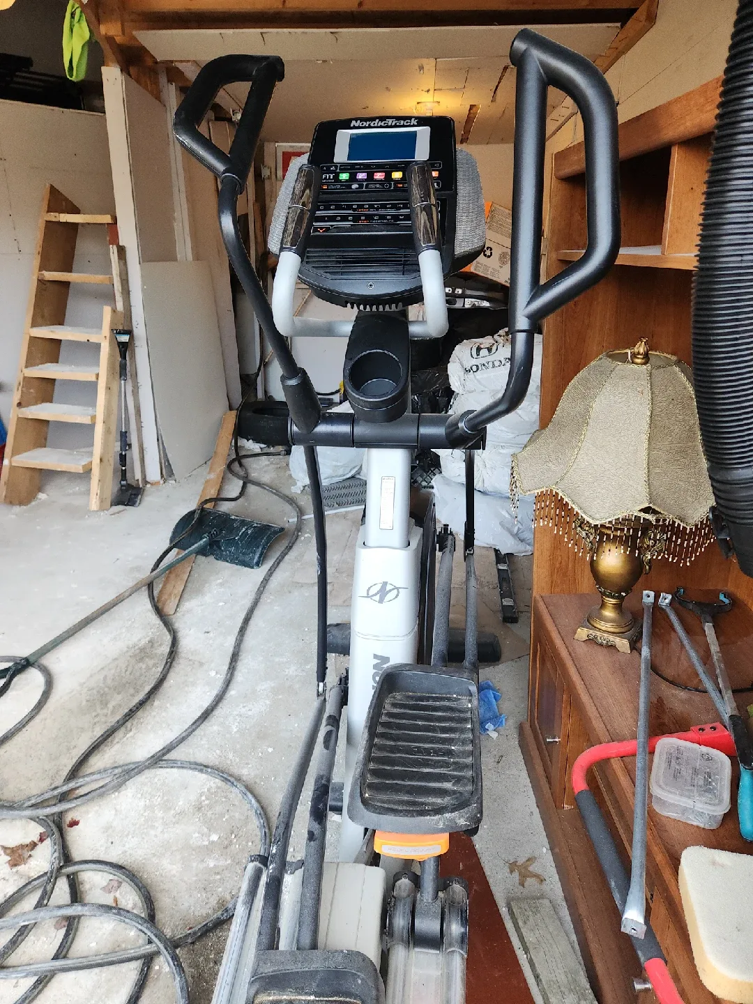 NordicTrack Elite 10.7 Elliptical image indicator(5)