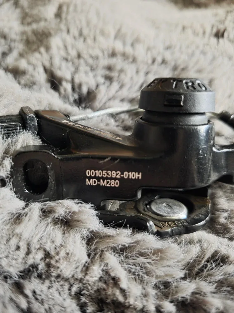 Tektro front brake caliper and both rear and front brake levers image indicator(2)