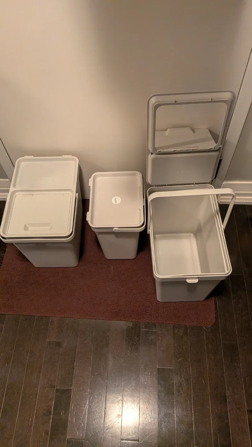 IKEA HALLBAR Bins, Two 22L, One 10L image indicator(2)