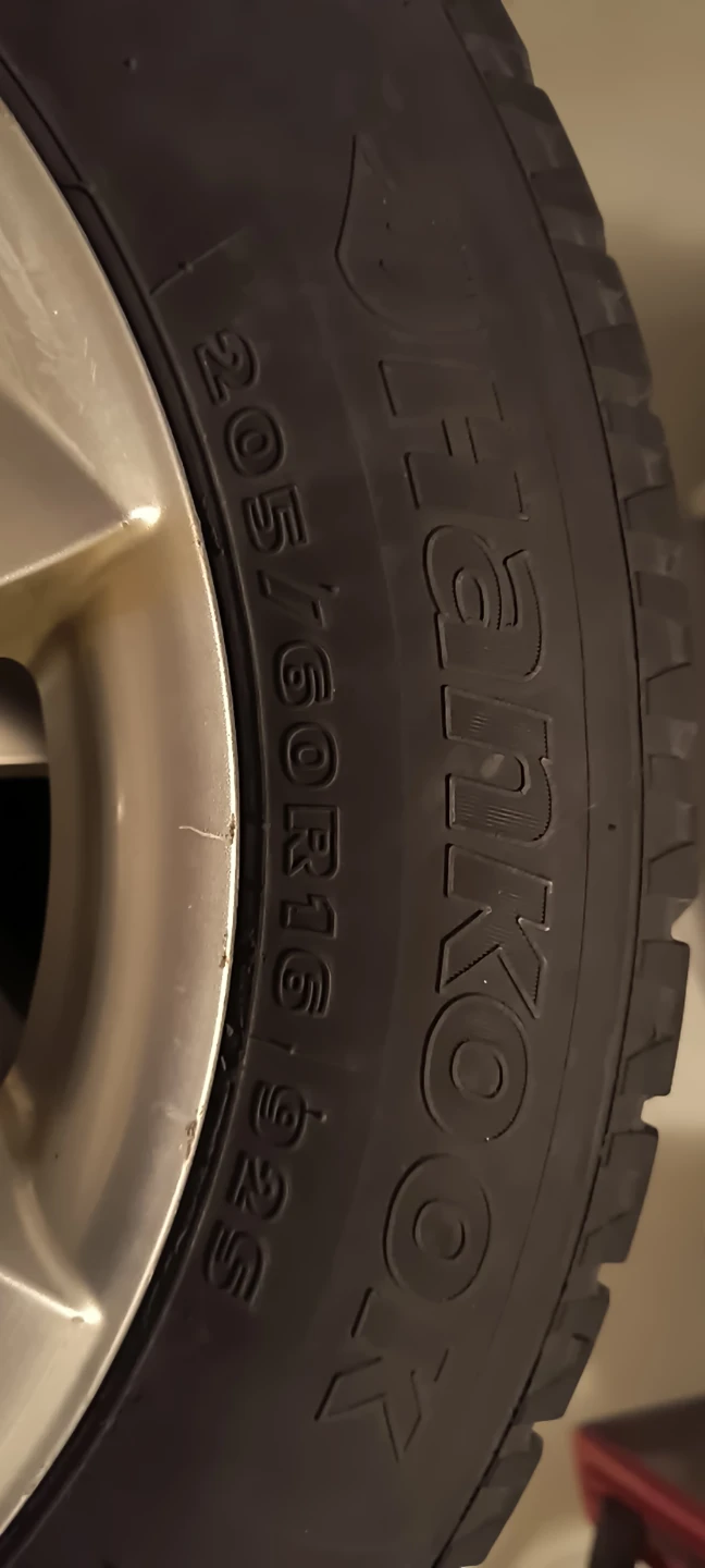 Kia Alloy Wheels with Hankook Winter Tires 205/60R16 - photo 3