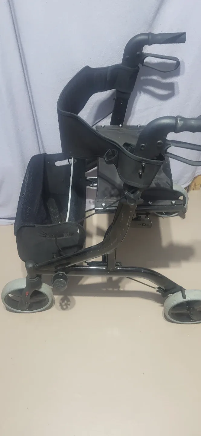 Four Wheel Walker with Seat & Basket image indicator(2)